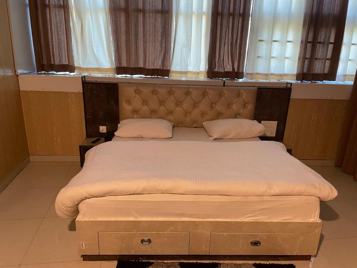 Jai Maa Bhagwati Hotel Pithorāgarh Eksteriør billede